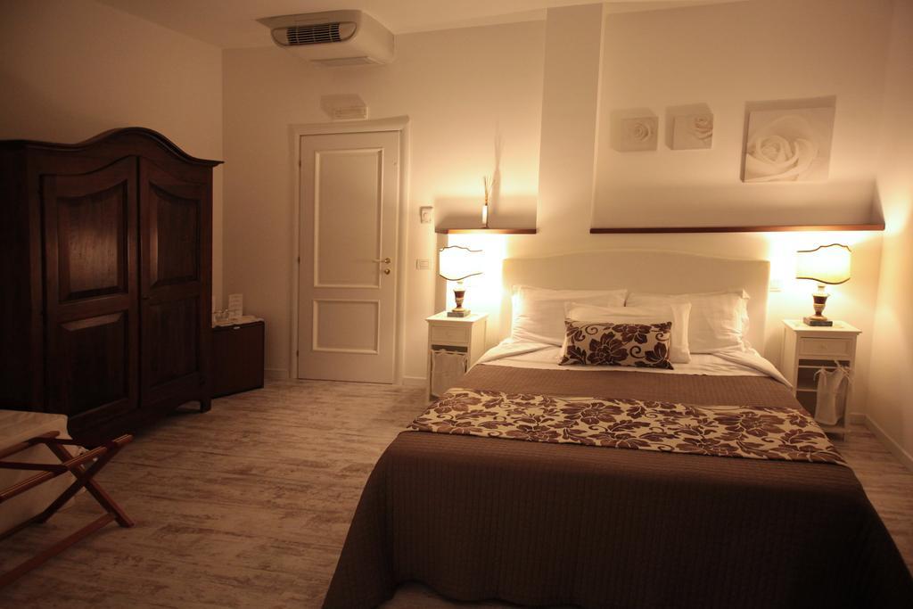 Domus Lina Hotel Fiumicino Exterior photo